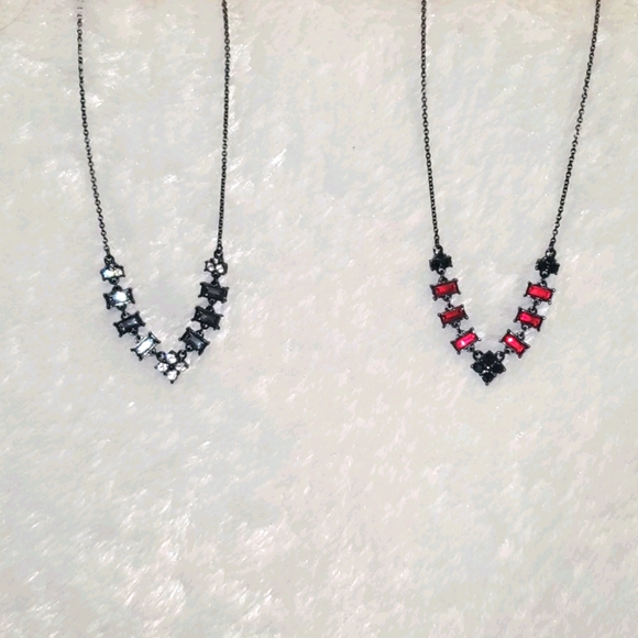 2 Women's Necklaces Black/Red Stones - Picture 2 of 3